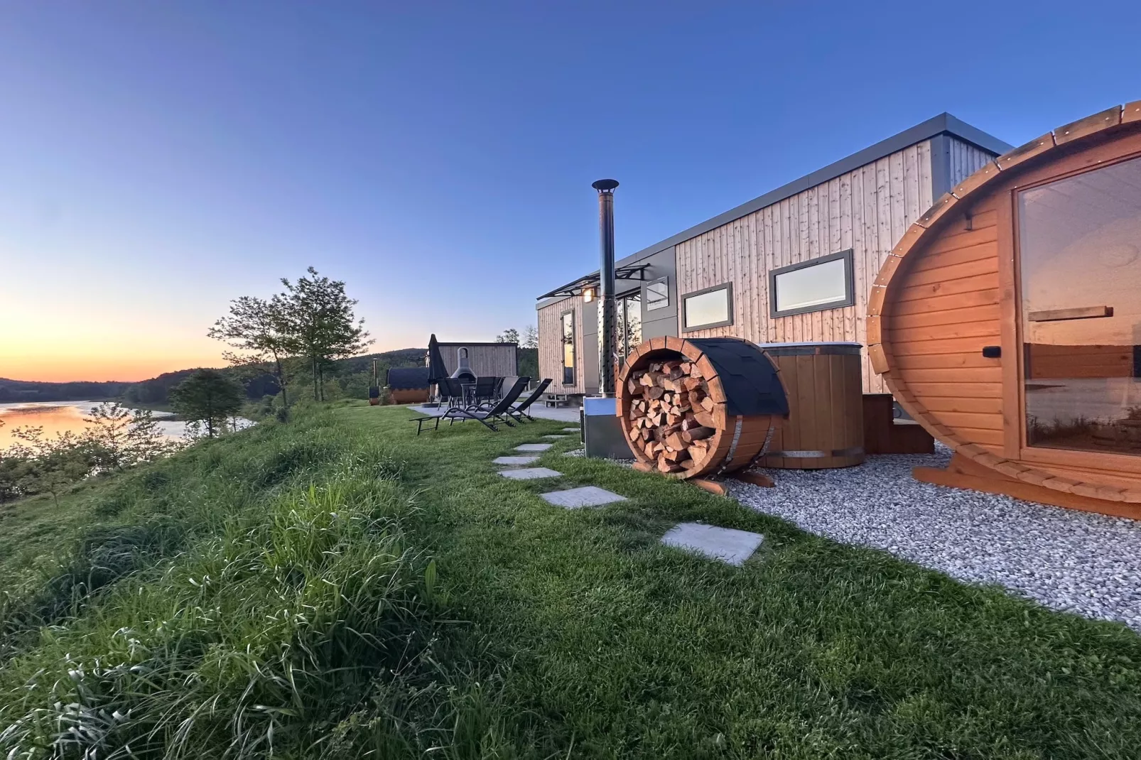 FERIENDORF SEEBLICK - Tiny Chalet am Eixendorfer See-Buitenkant zomer