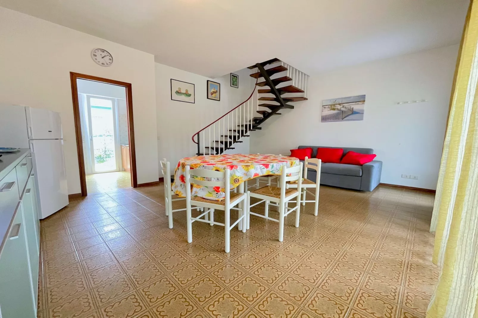 VILLA FABIENNE 26-Eetkamer