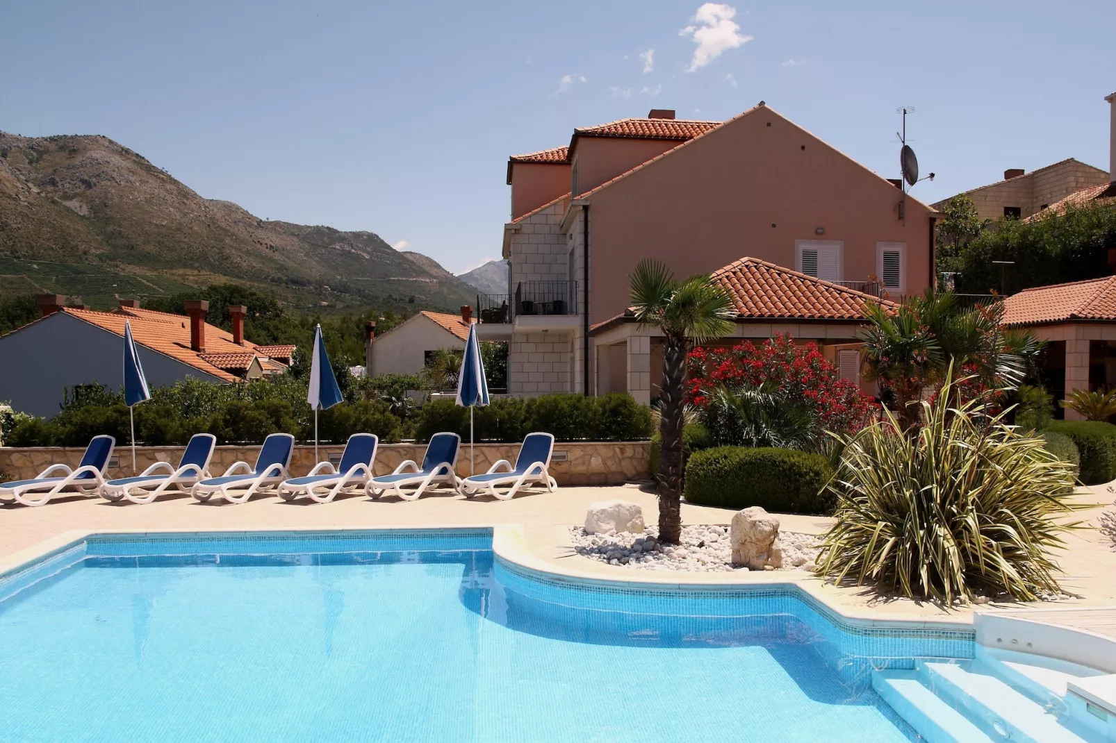 Villa Alegria Cavtat - Comfort Two Bedroom Apartment with Sea View (Apartment C)-Buitenkant zomer