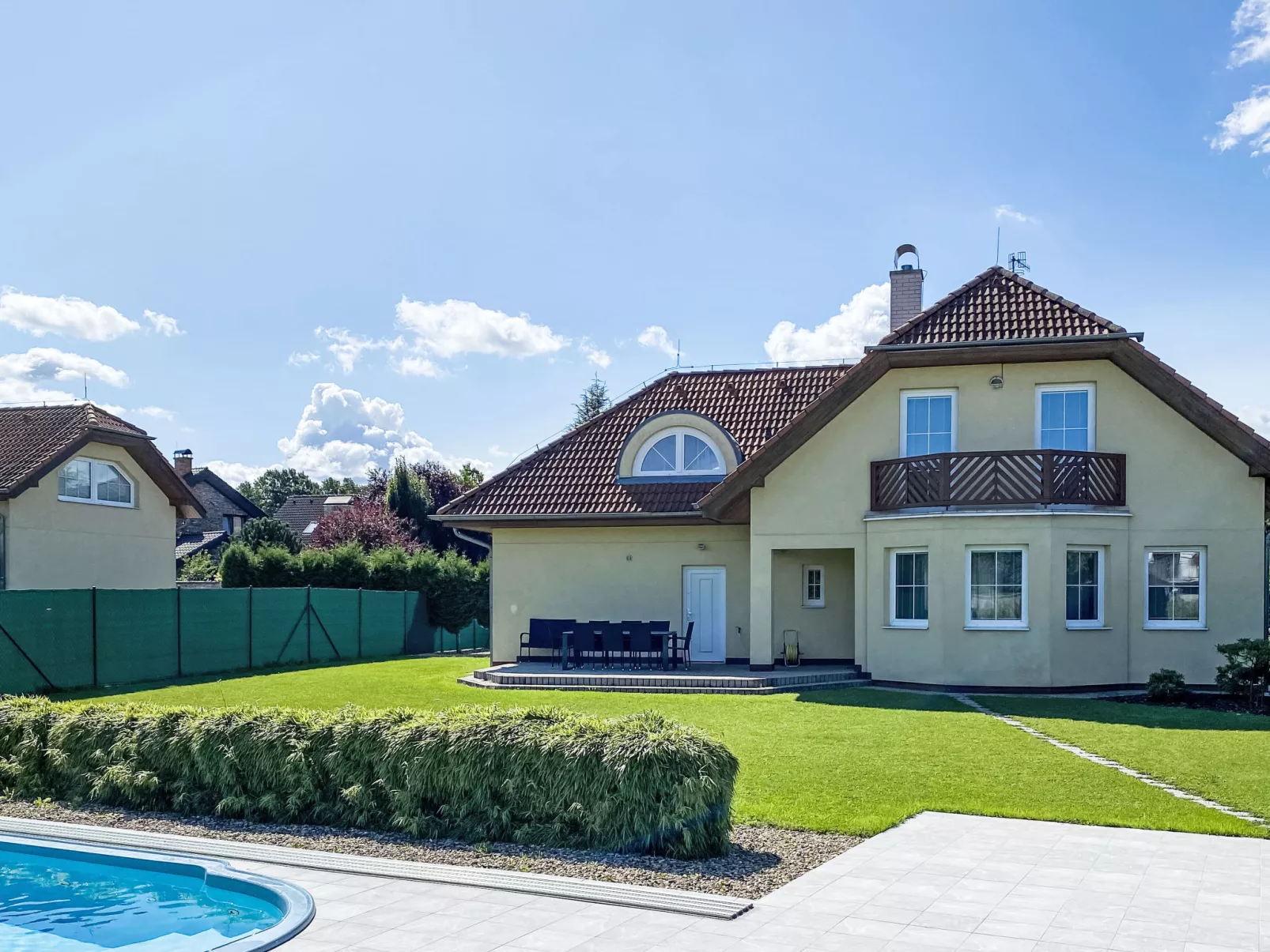 Pool & Garden Villa-Buiten