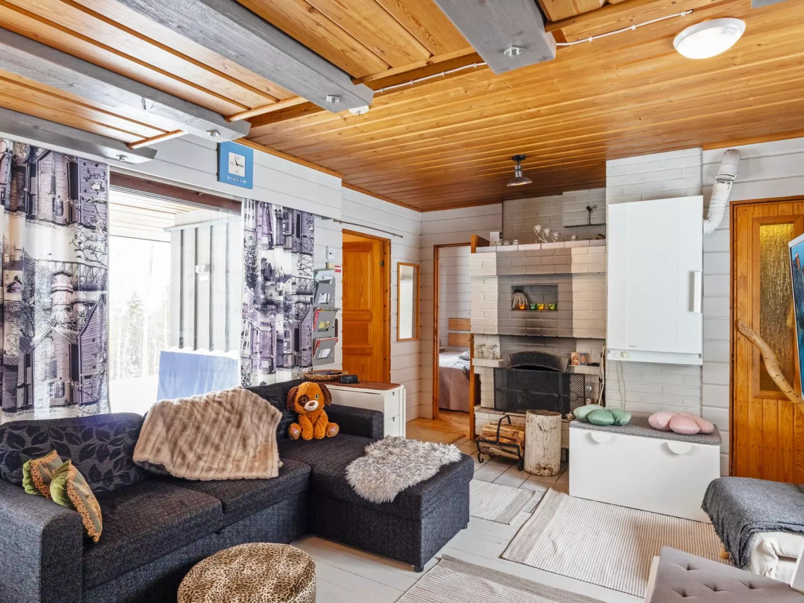 Mustalampi 5 satakieli-Binnen