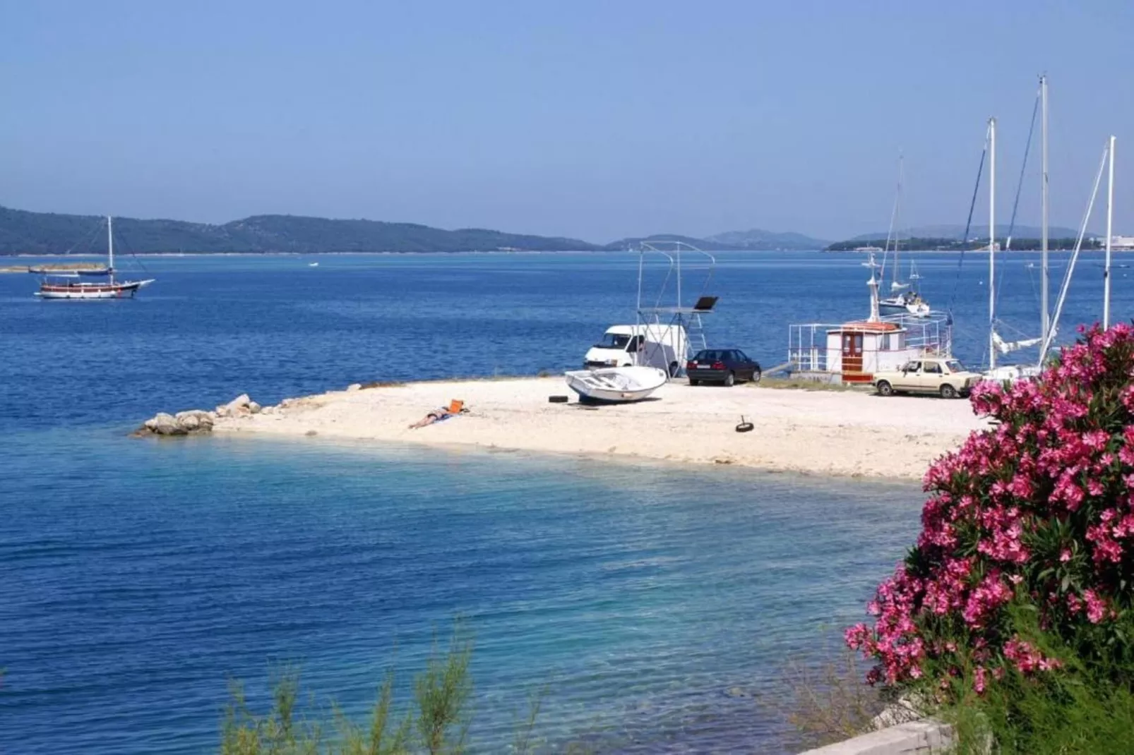 Apartments Gaj Brodarica - A9-Gebieden zomer 1km