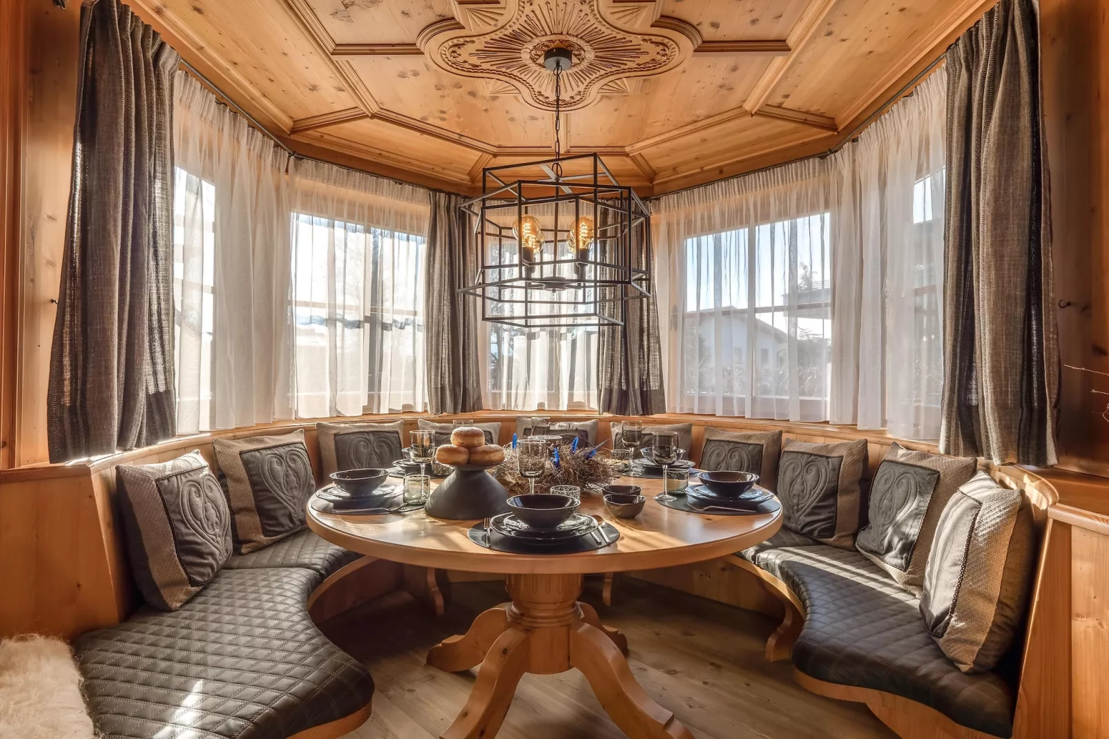 Chalet Kitzlodge in St Johann in Tirol-Eetkamer
