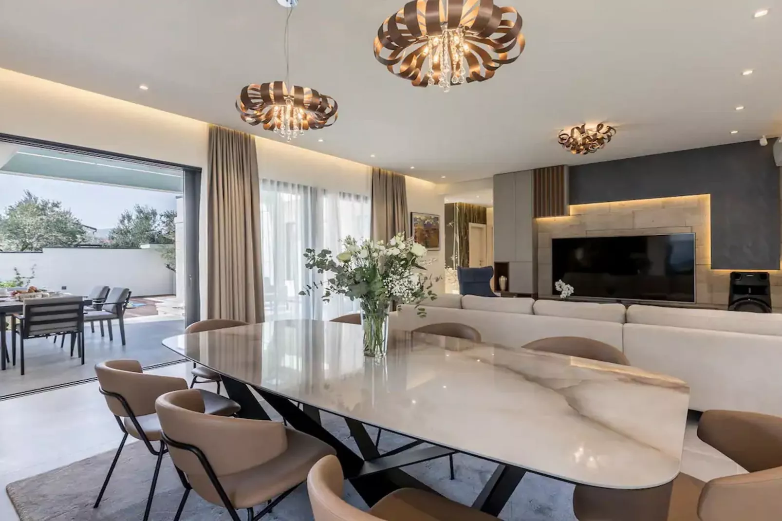 Sophisticated Oasis Residence Villa with Pool - Three Bedroom Villa with Pool