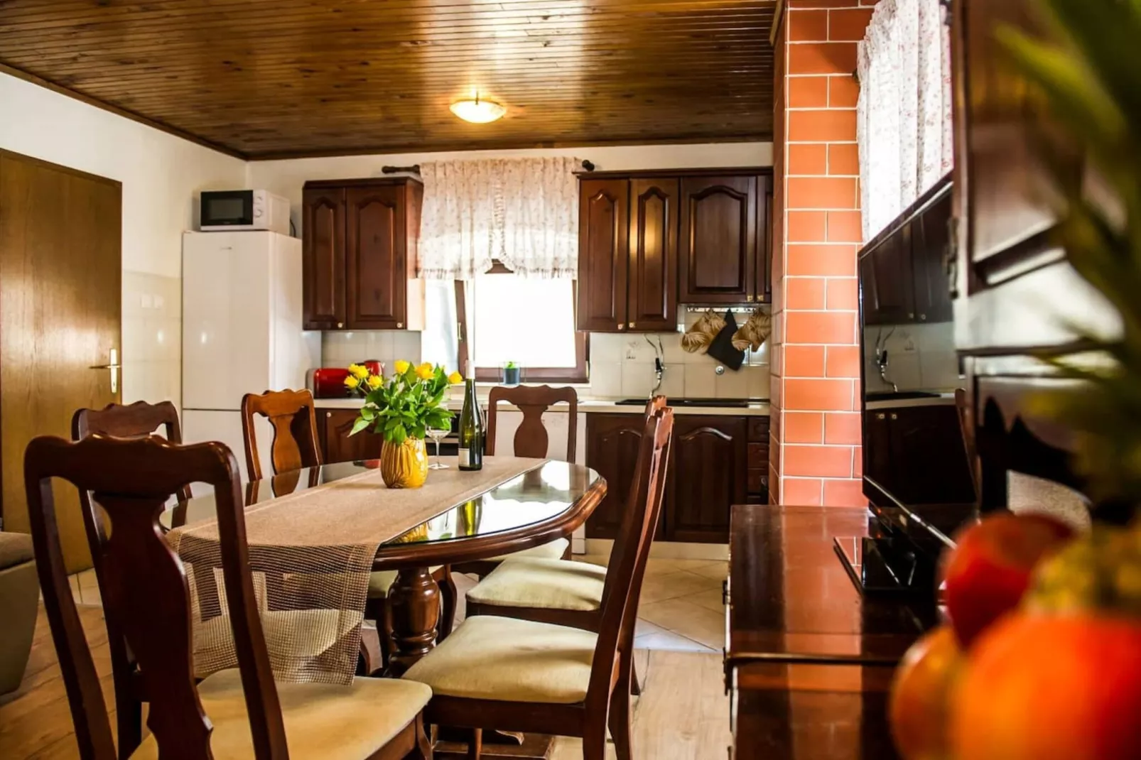 Picturesque House in Kaštela Old Town Near Beach and Local Amenities - Four Bedroom Holiday Home