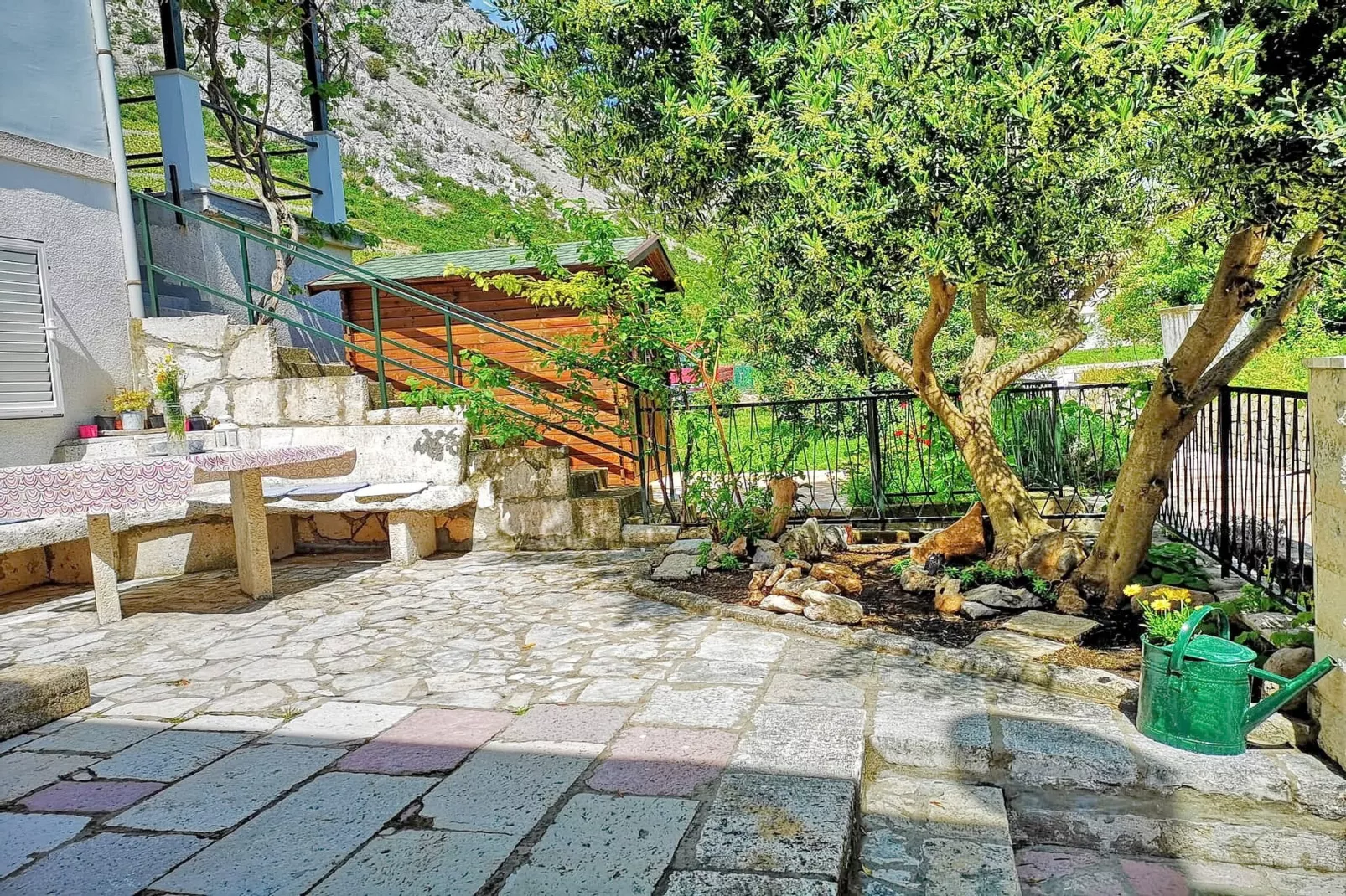 Olive's Apartment-Two Bedroom Apartment with Terrace