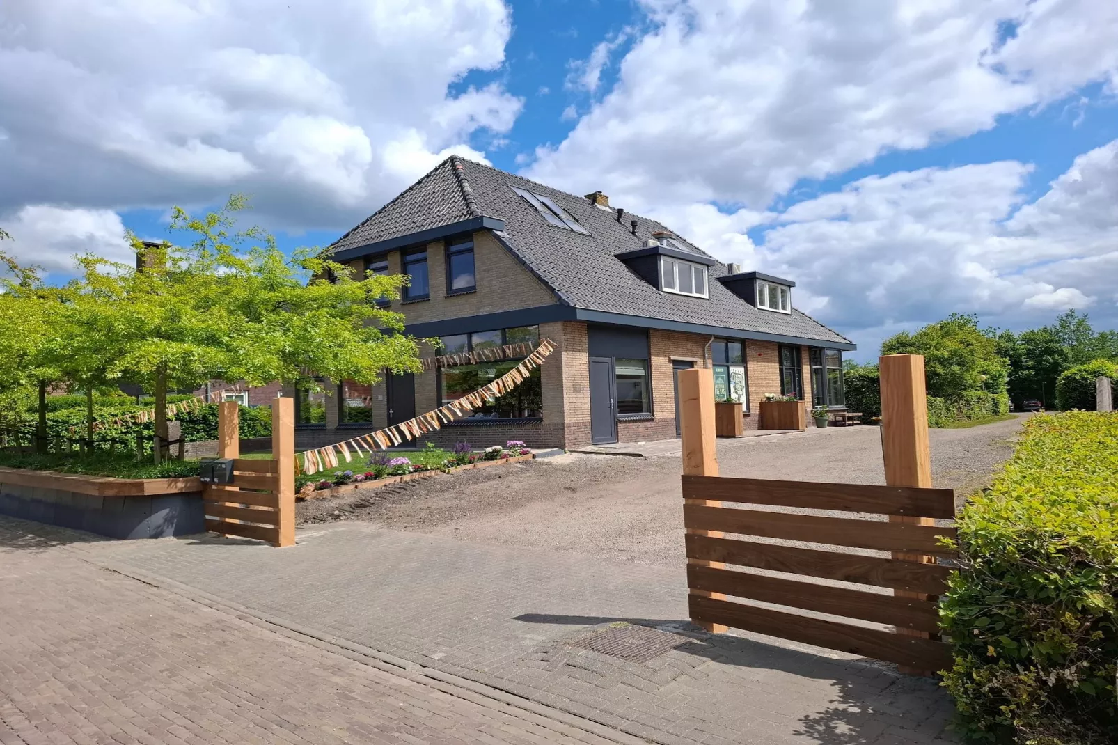 Groepsaccommodatie voor 20 personen + 5 Tiny Greenhouses voor 2 tot 4 personen