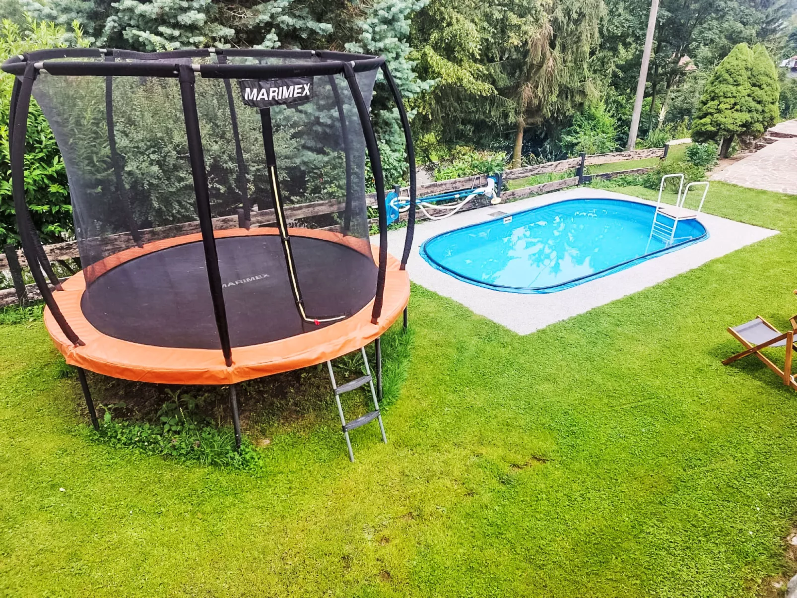 Leisure Lounge & Pool-Buiten