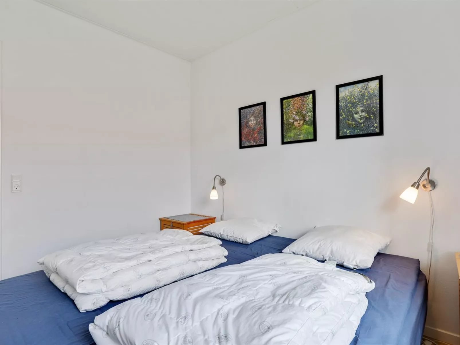 "Hunter" - 400m from the sea-Binnen