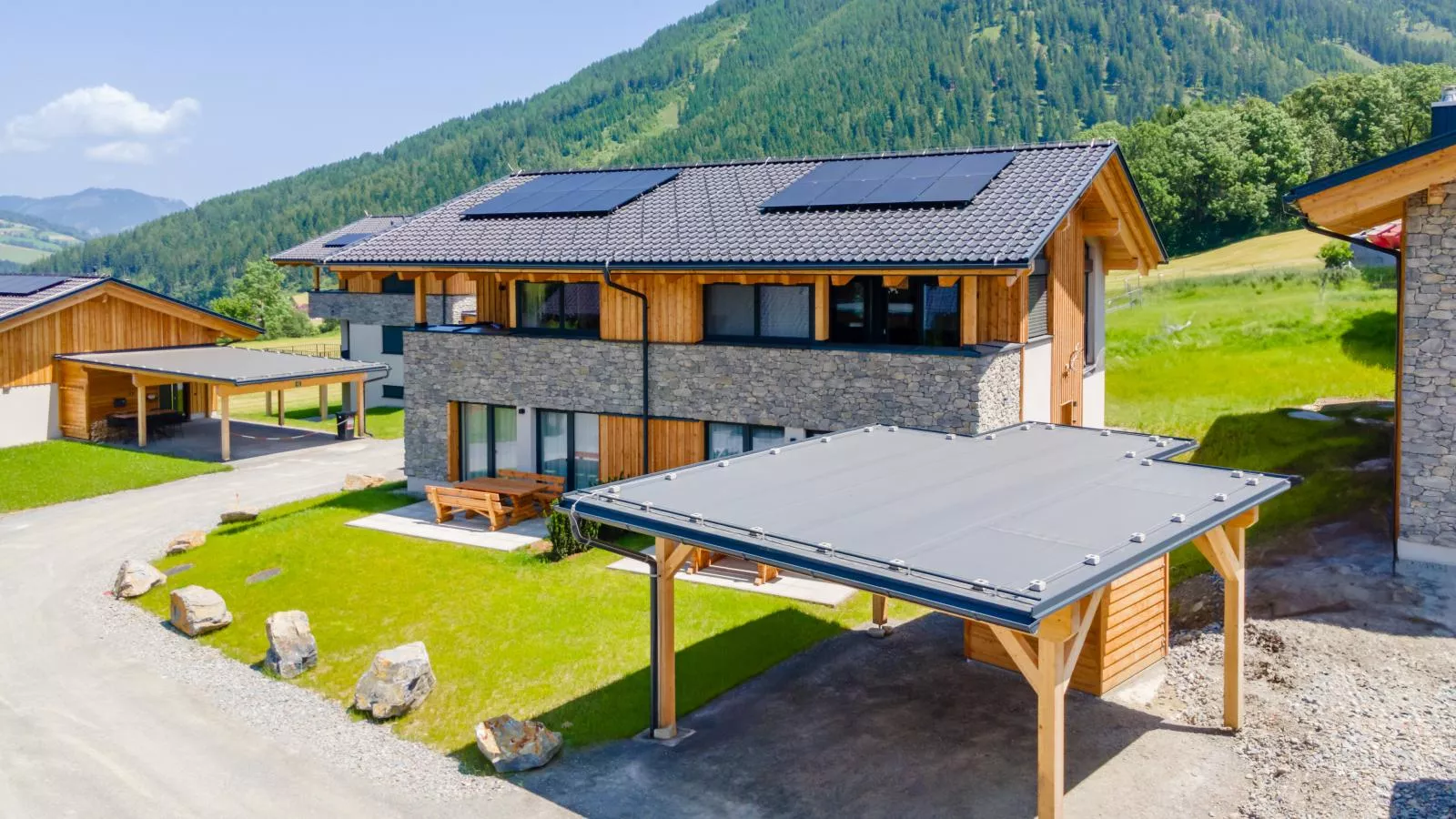 Grebenzen Lodge Edelweiss-Buitenkant zomer