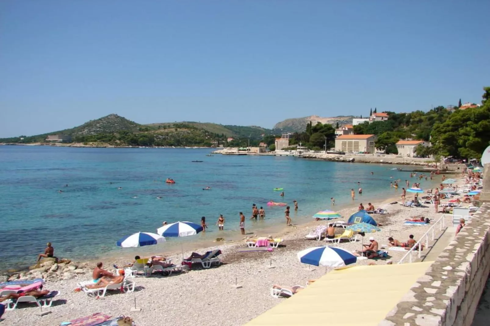 Apartments & Rooms Barišić - Double Room with Balcony and Garden View (First floor-Soba 8)-Sfeer