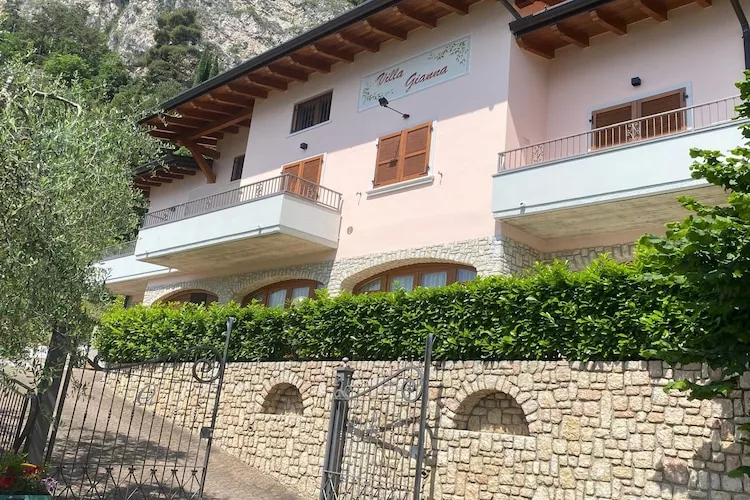 Residence Villa Gianna Limone sul Garda - Trilo 1 - 2 pax-Buitenkant zomer