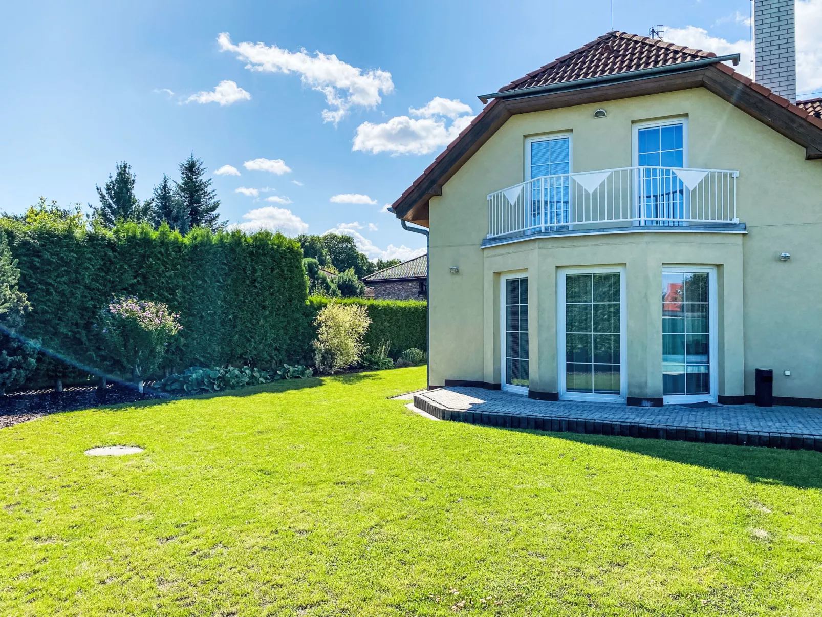 Garden & Terrace Villa-Buiten