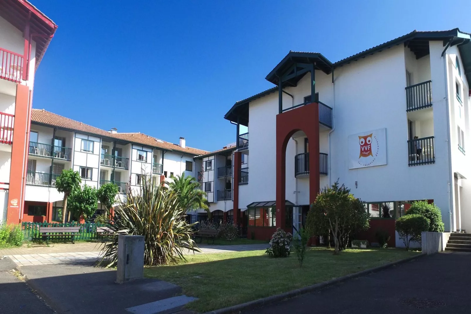 Urrugne Saint-Jean-de-Luz - Appartement 2 Pièces 4 Personnes 1  bébé 2 salles d'eau-Buitenkant zomer