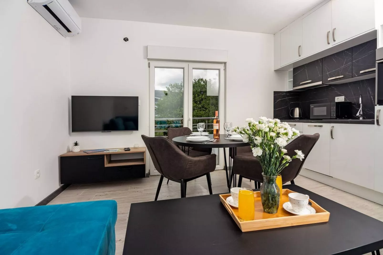 Modern Apartments with Private Balcony - Deluxe One Bedroom Apartment (Owner S3)