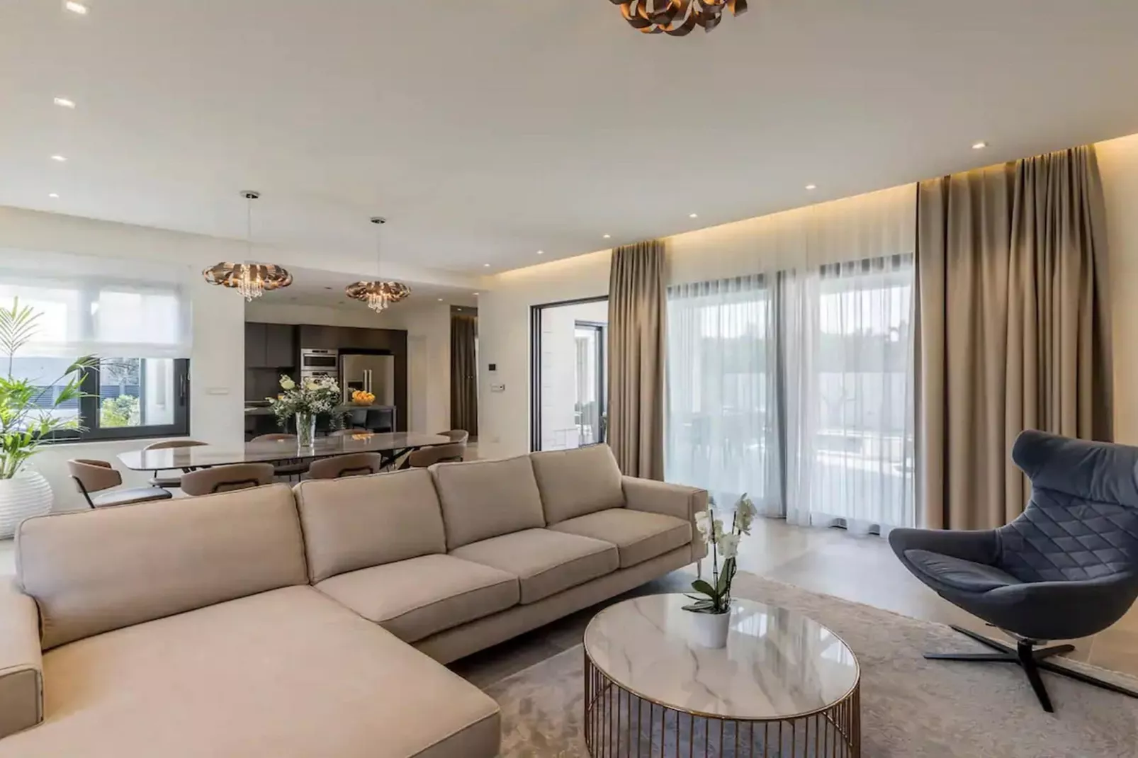 Sophisticated Oasis Residence Villa with Pool - Three Bedroom Villa with Pool