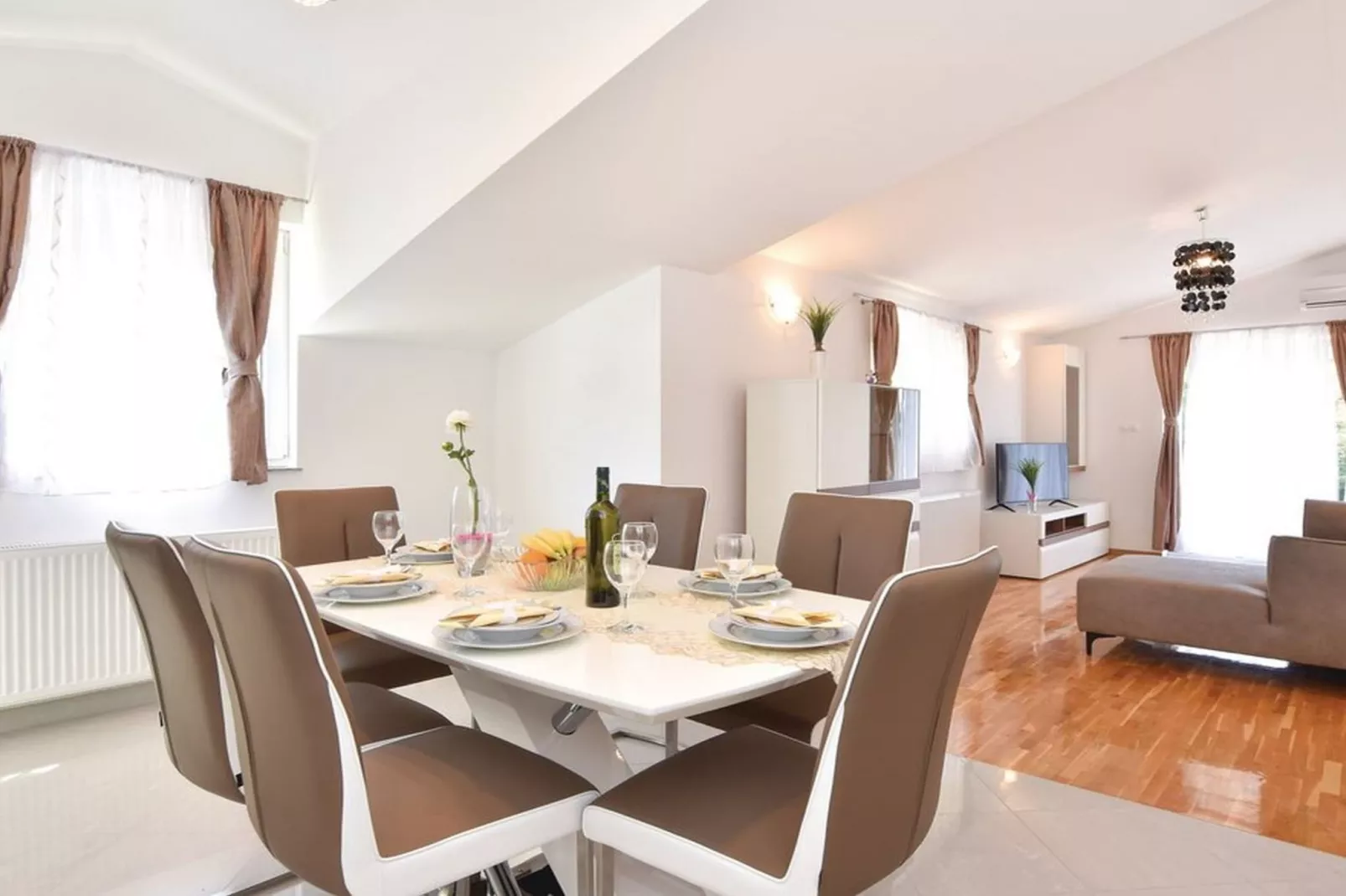 Serene Villa with Pool, BBQ, and Authentic Tavern Surrounded by Nature - Five Bedroom Holiday Home
