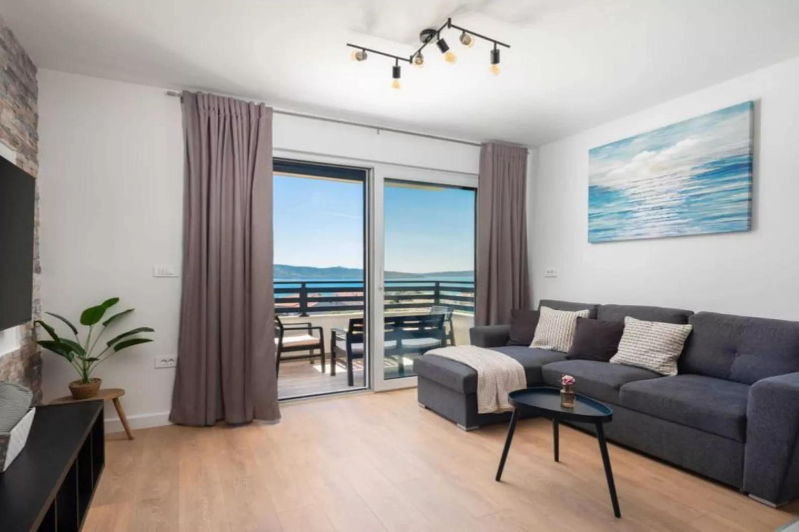 Shimmering Sea Apartment with Terrace - Four Bedroom Apartment with Terrace