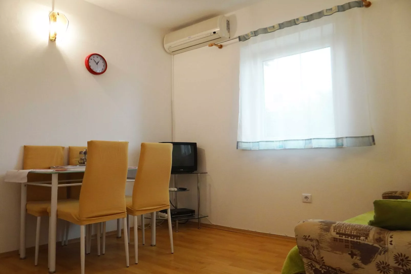 Bright Krk Apartment with Balcony and Beach Proximity - One Bedroom Apartment