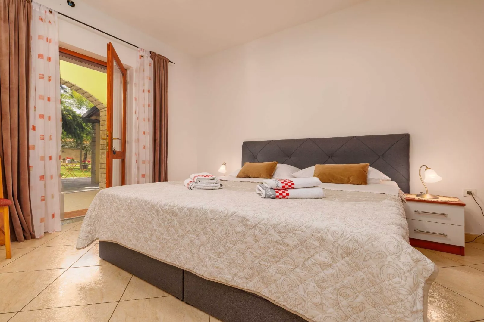 Wonderful Krk Island Stay: Shared Pool, Grill Patio, and Nearby Beaches - Studio Apartment