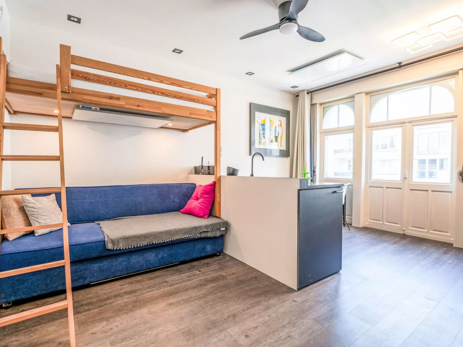 Centrally located "Maris"
