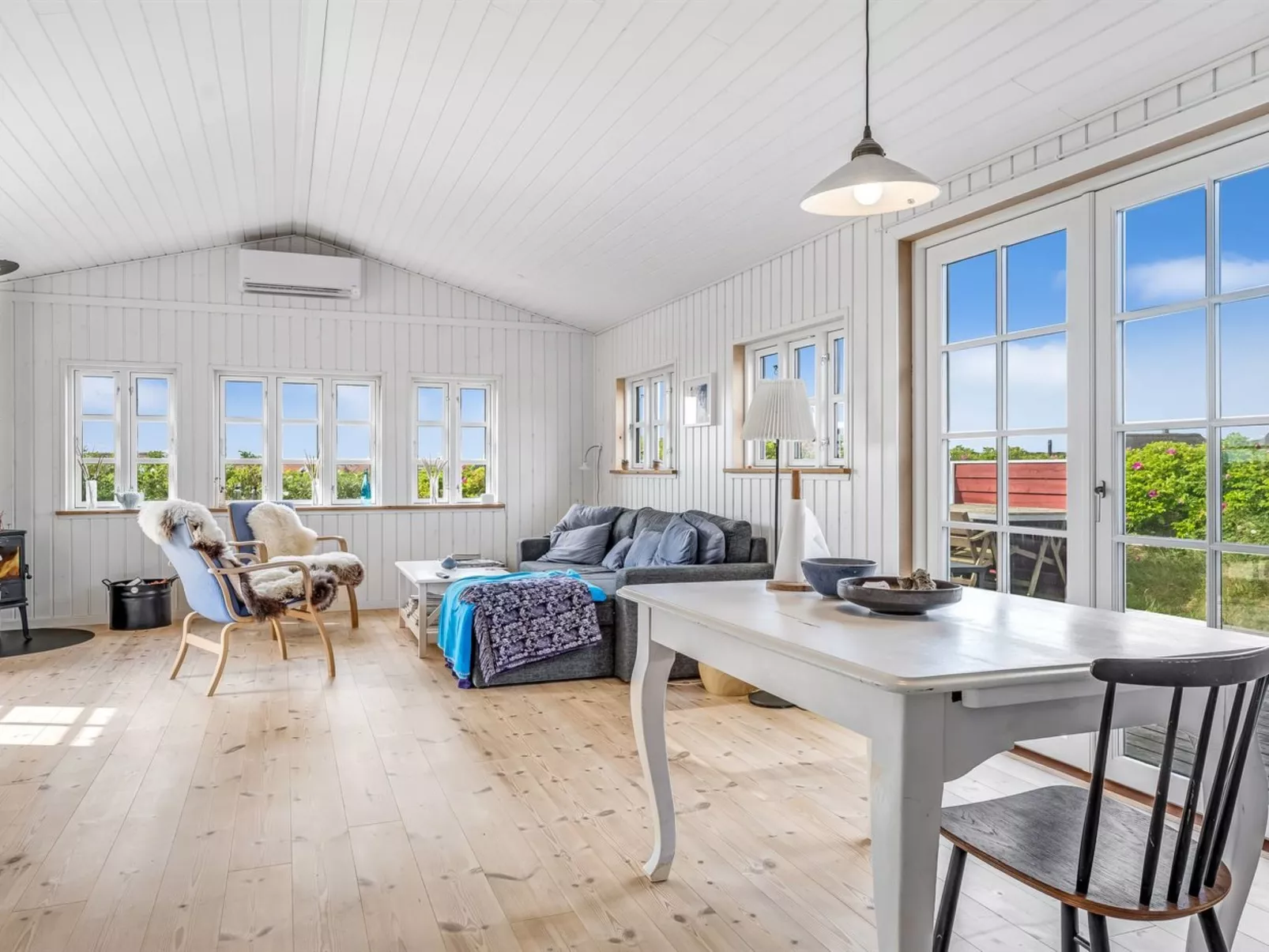 "Thine" - 250m from the sea-Binnen