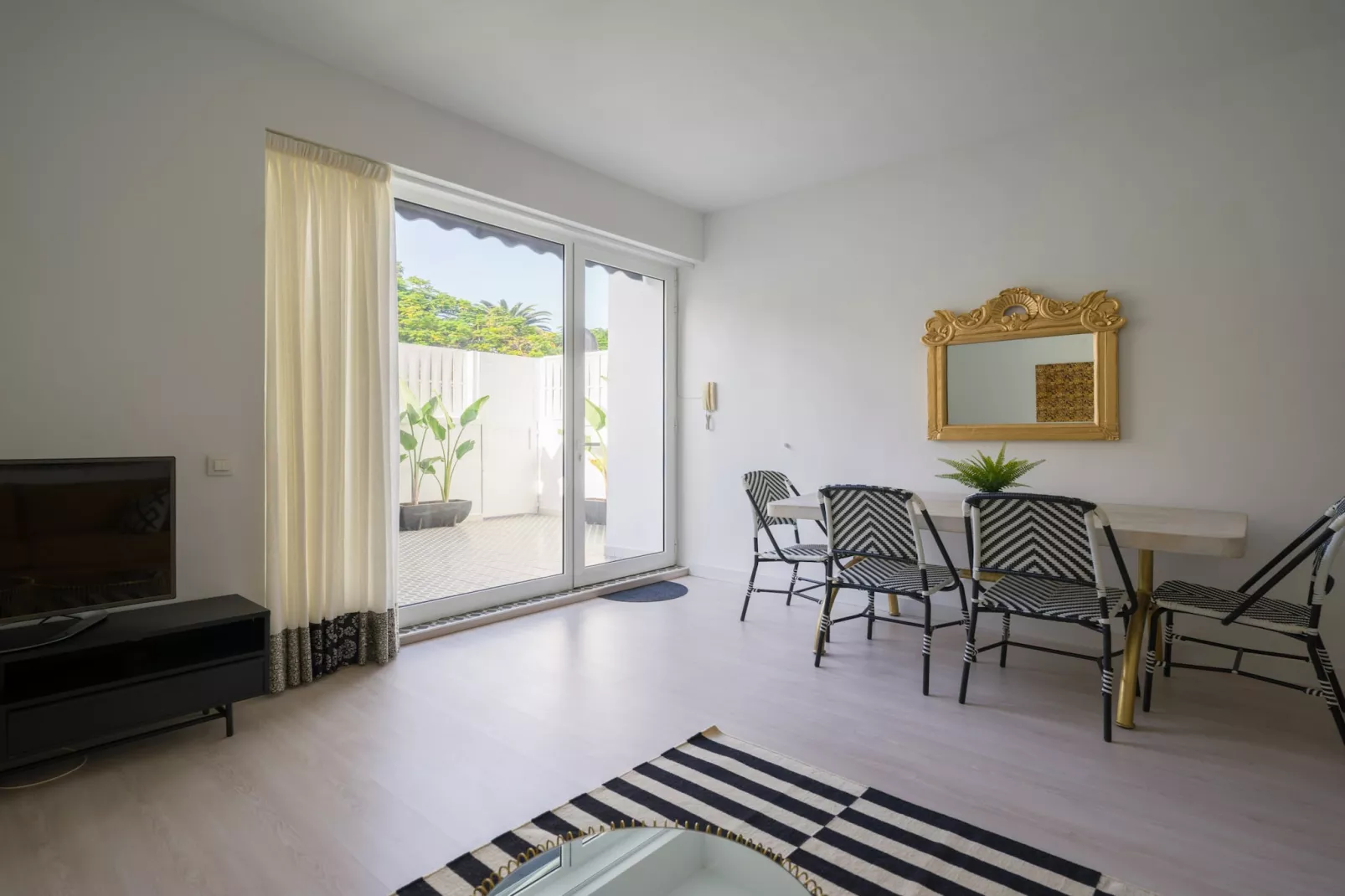 Cosmopolitan Design  By CanariasGetaway