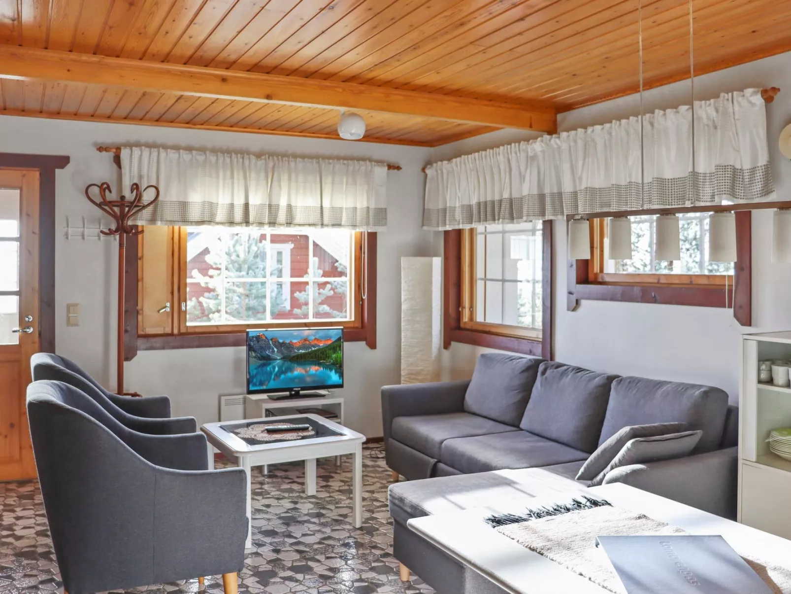 Mukalilla, paritalo sis loppusiivouksen-Binnen