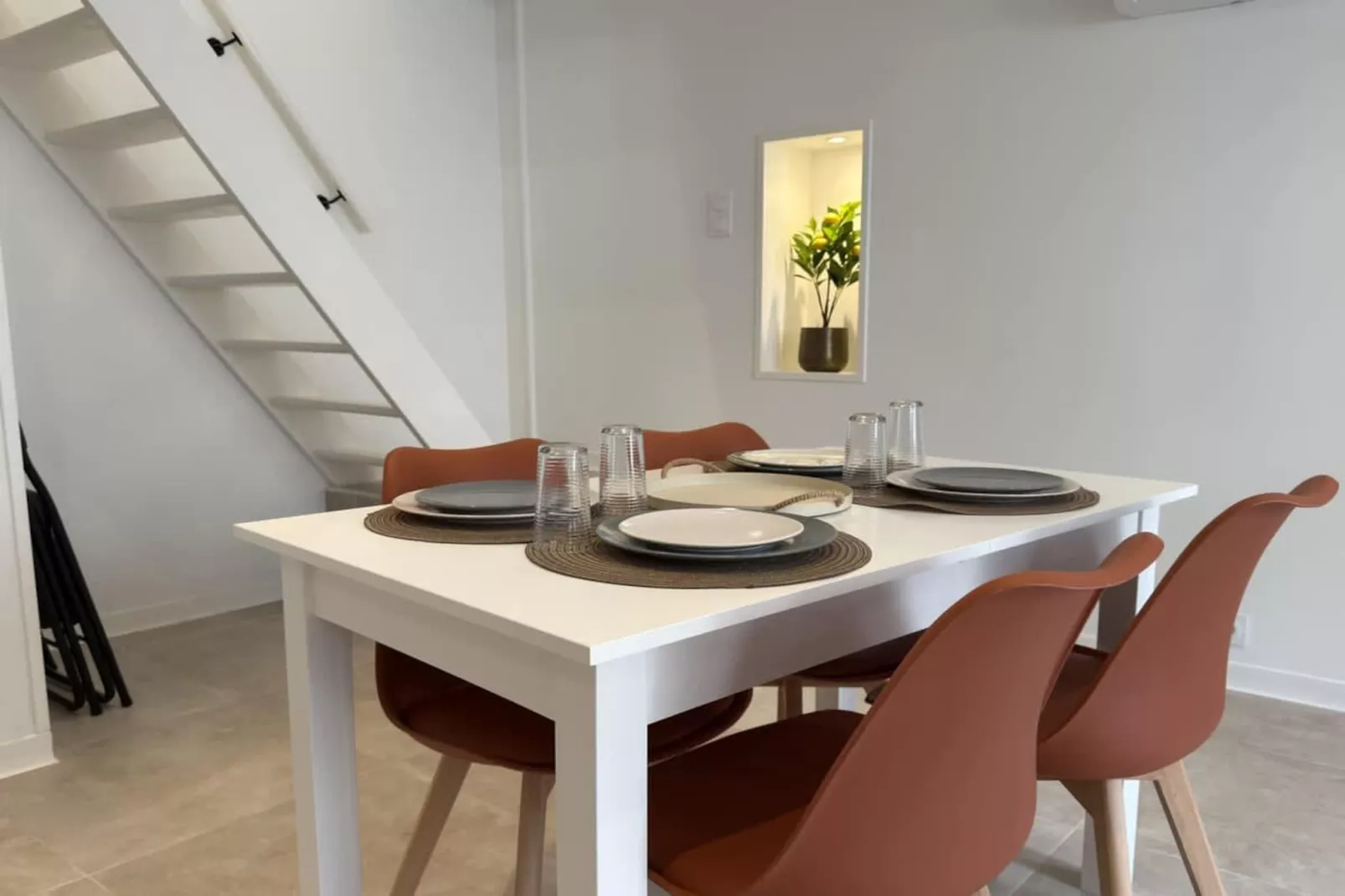 72 La Petite Maison-Eetkamer