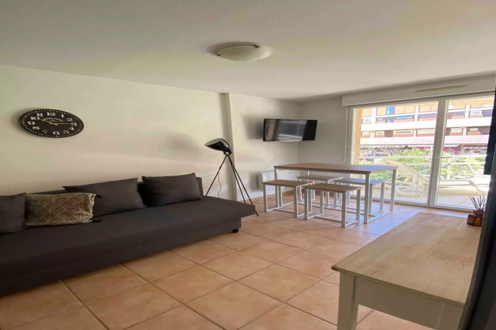 77 T2 Piscine Terras-Woonkamer