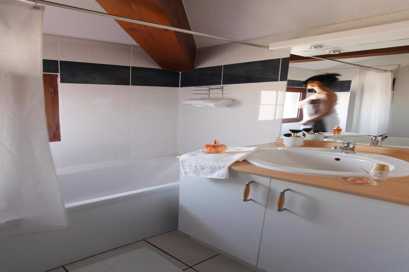 Résidence la Barbacane Carcassonne / Studio double 2 pers-Badkamer