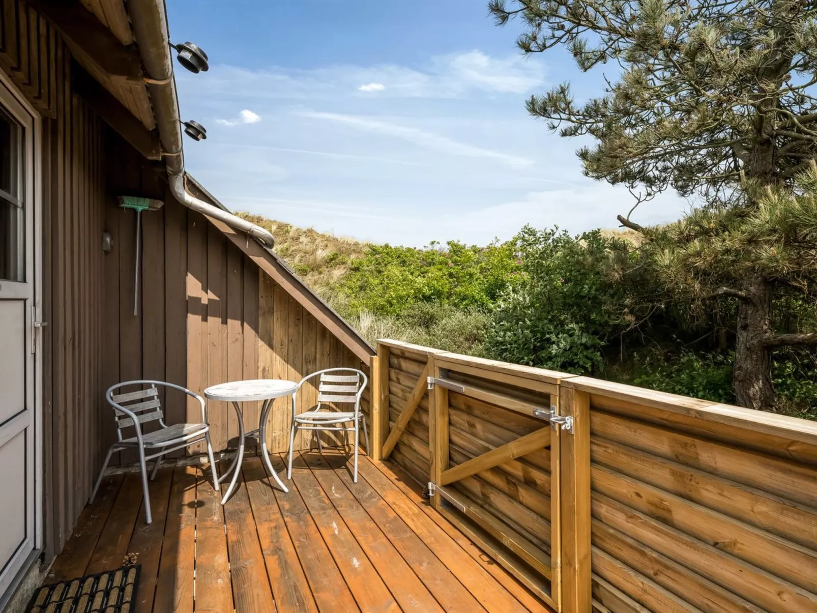 "Dina" - 200m to the fjord-Buiten