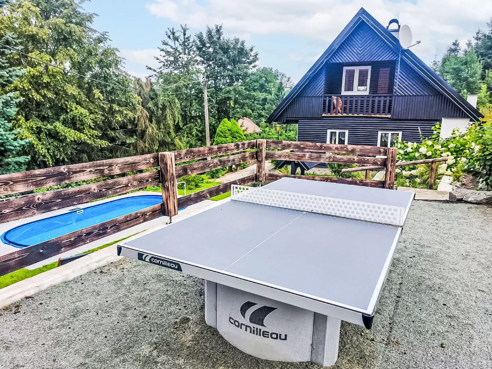 Leisure Lounge & Pool-Buiten