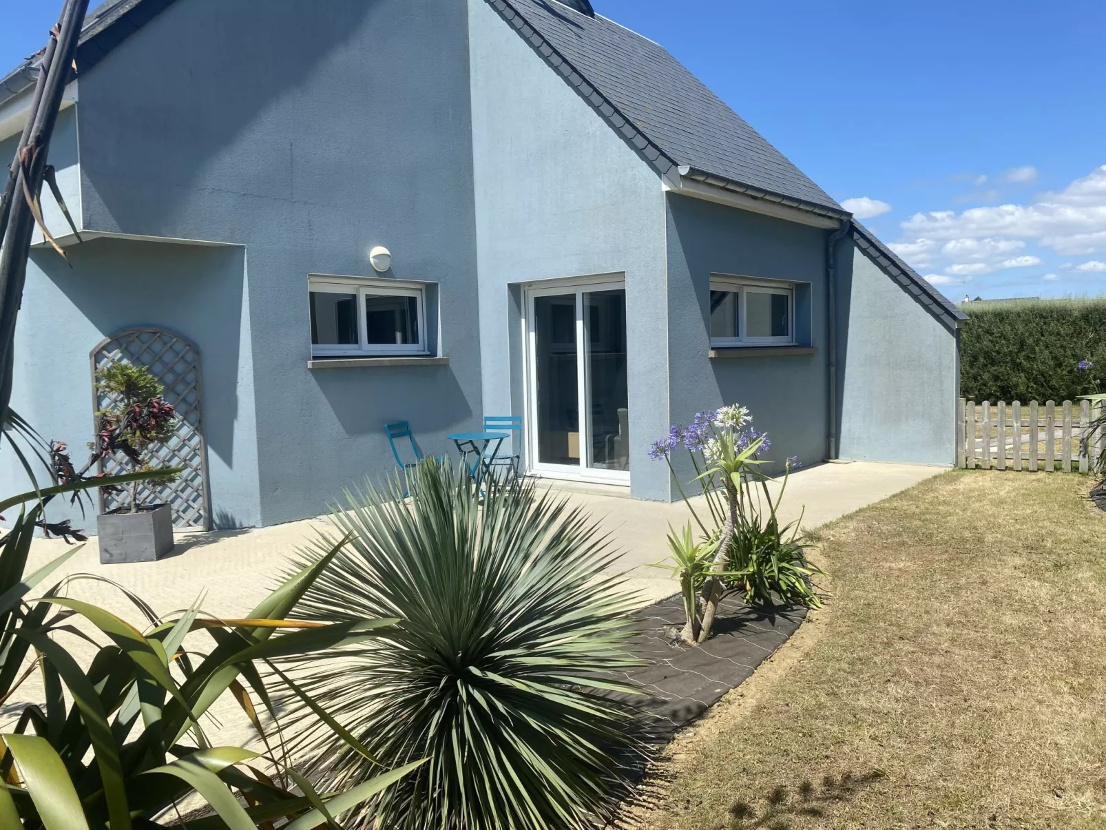 Blue House-Buiten