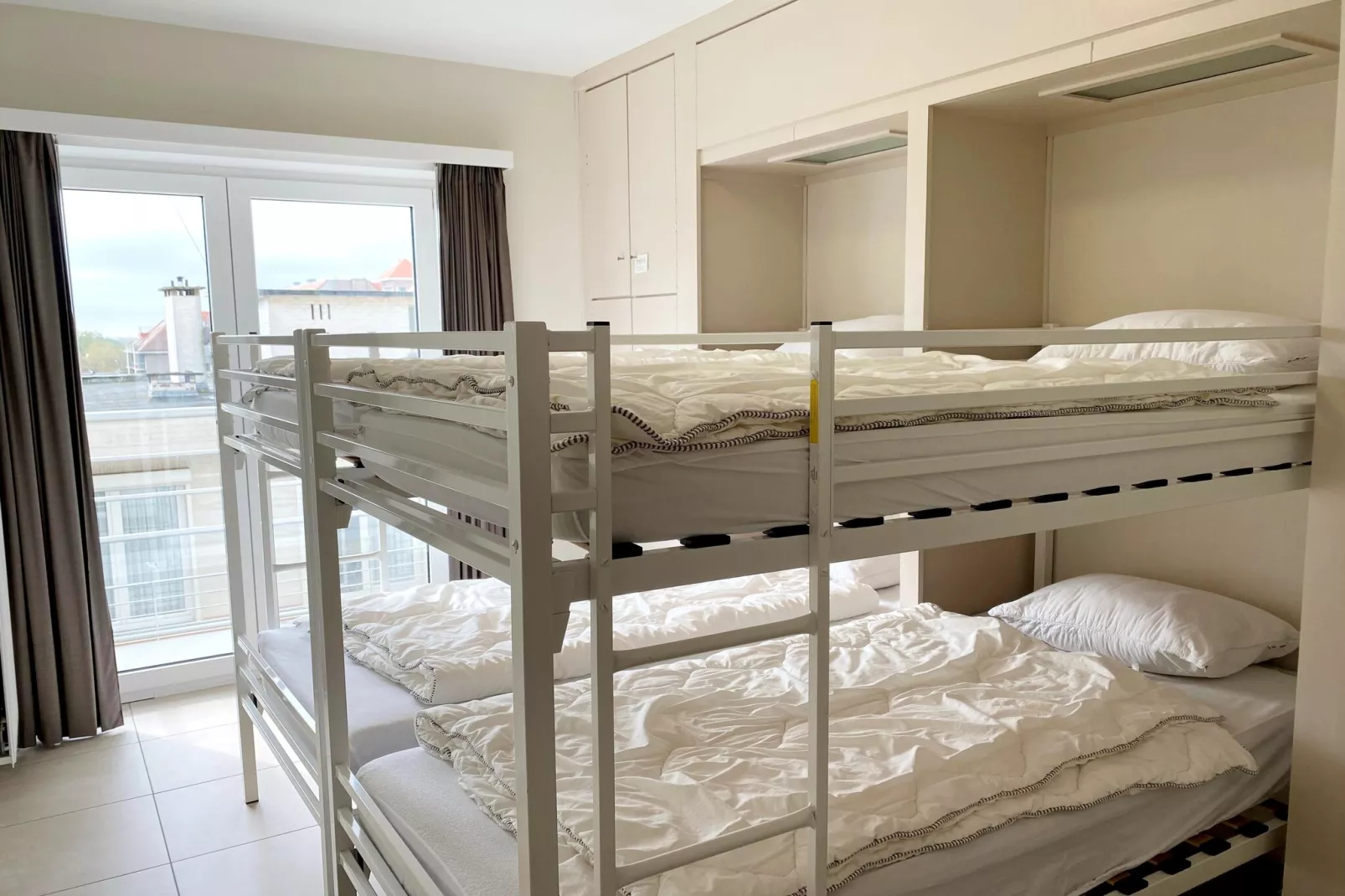 Velasquez 0504Garage