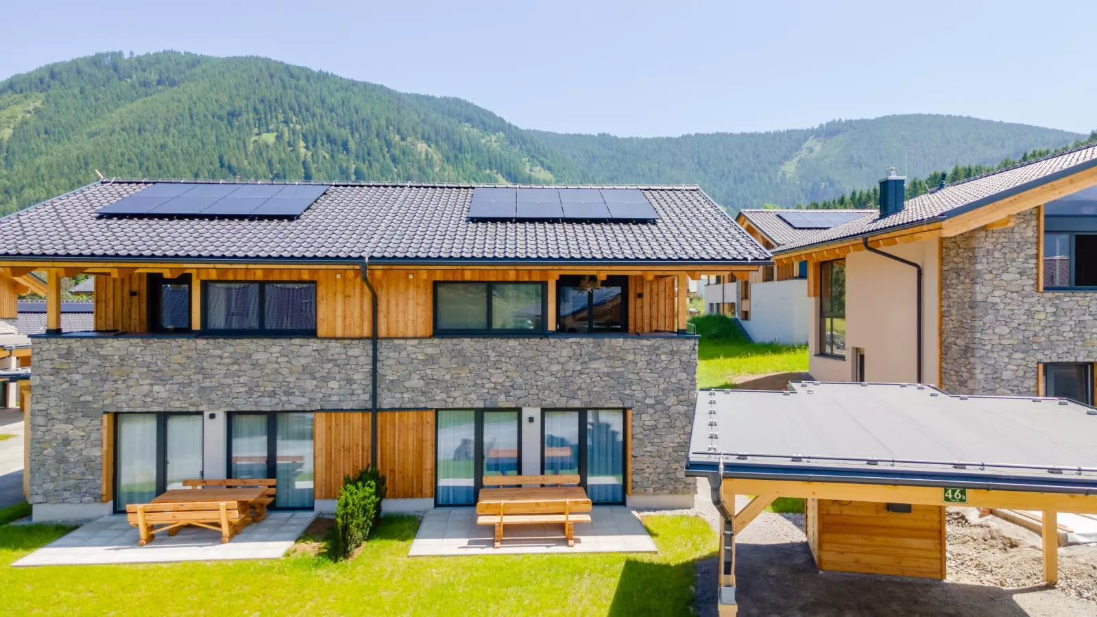 Grebenzen Lodge Edelweiss-Buitenkant zomer
