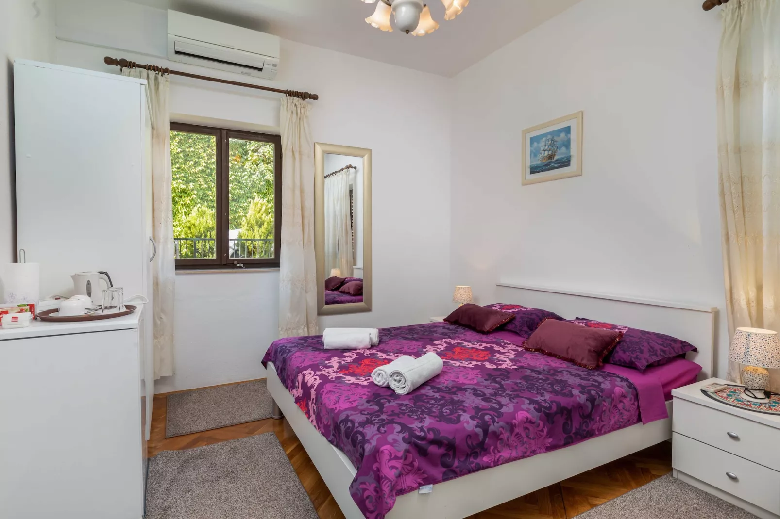 Guest House Cesic - Double Room No3-Slaapkamer