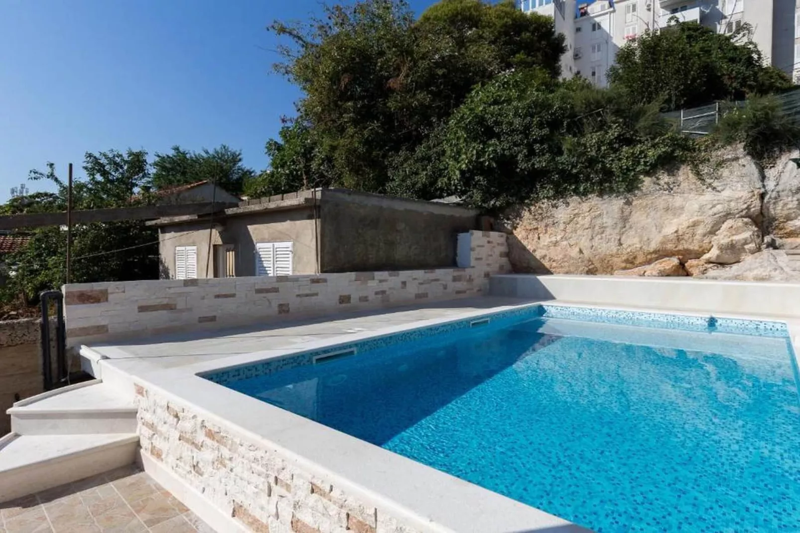 Guest House Kusalo- One Bedroom Apartment with Terrace (Apartman 4)