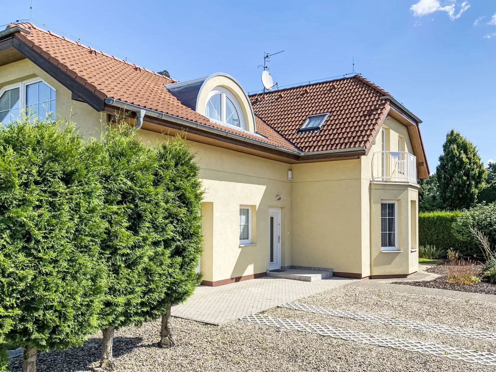 Garden & Terrace Villa-Buiten