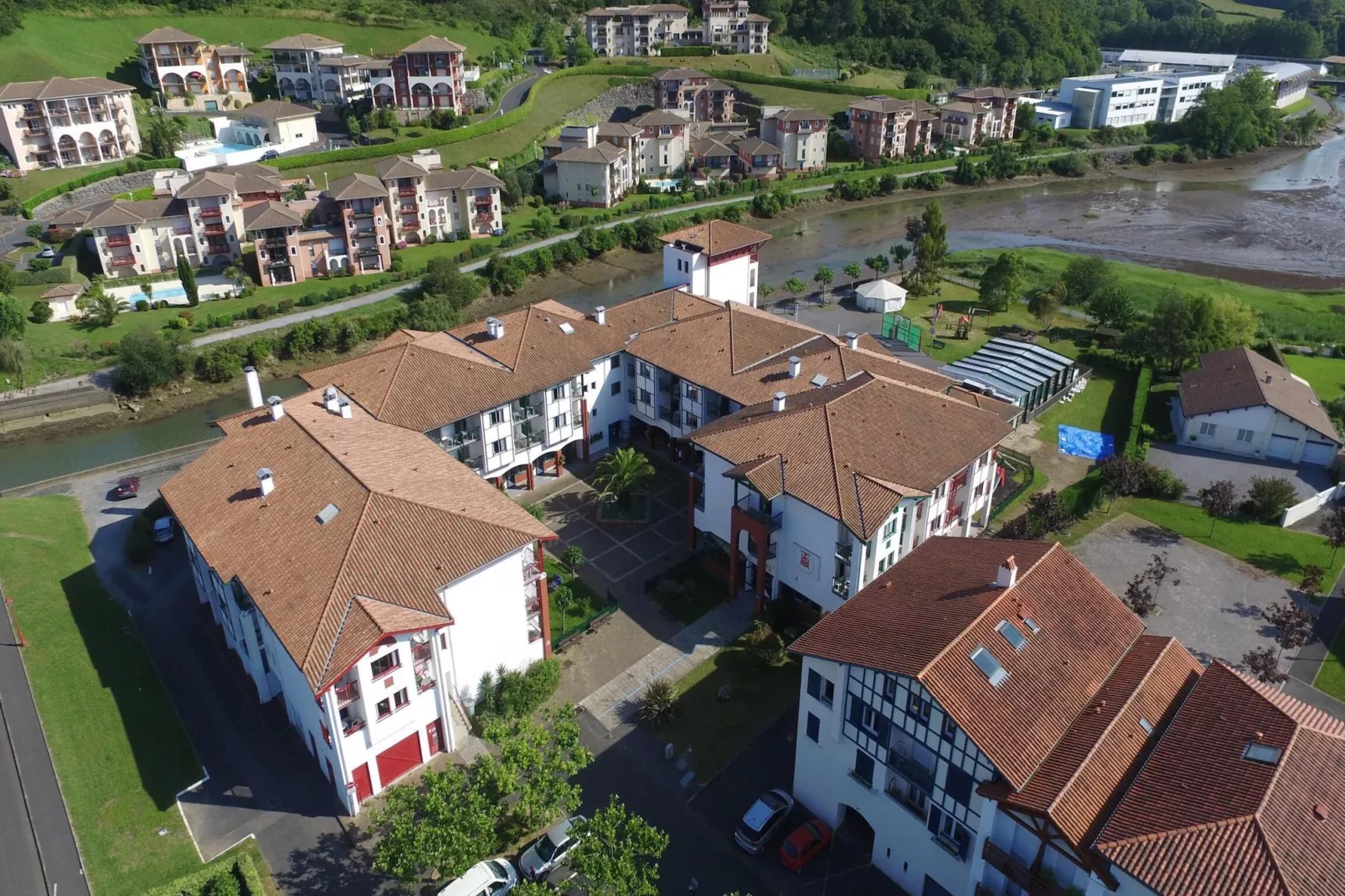 Urrugne Saint-Jean-de-Luz - Appartement 2 Pièces 4 Personnes 1  bébé 2 salles d'eau-Buitenkant zomer