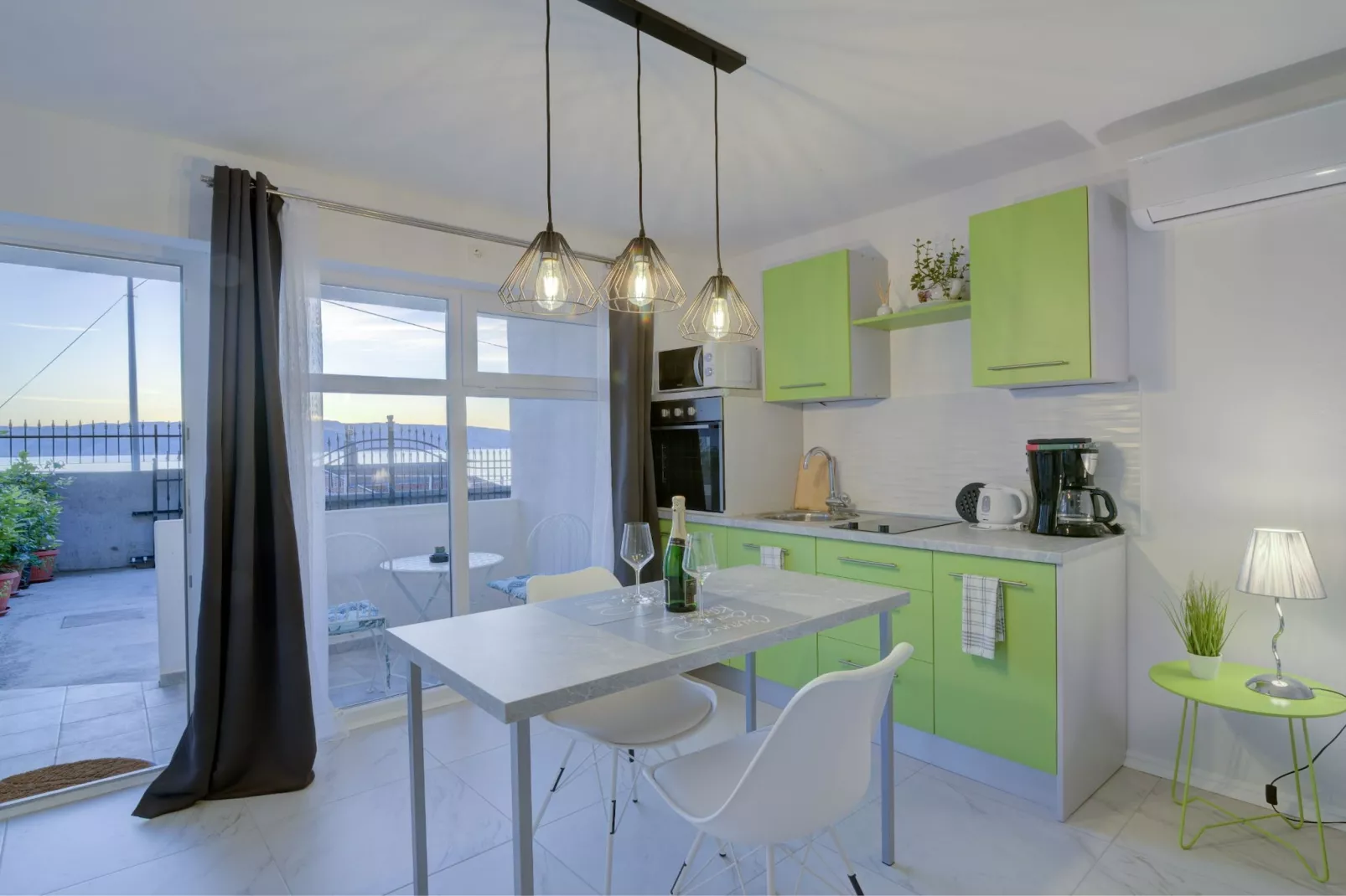 Apartments Luka & Leona - Studio Apartment with Terrace Leona
