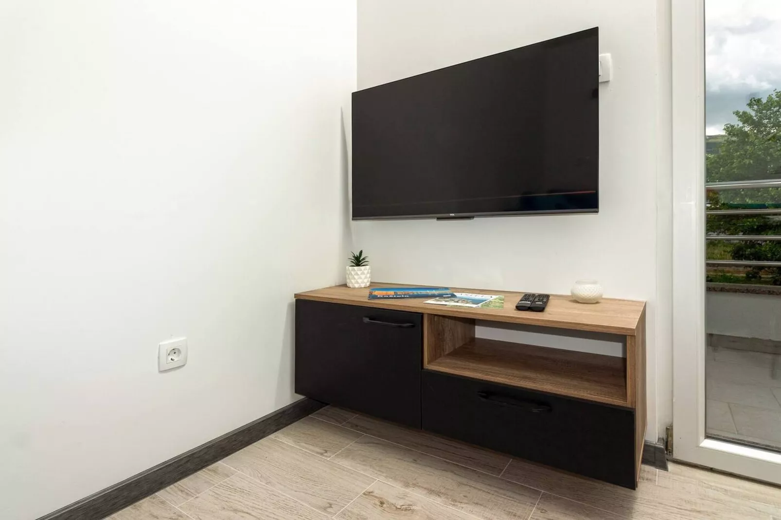 Modern Apartments with Private Balcony - Deluxe One Bedroom Apartment (Owner S3)
