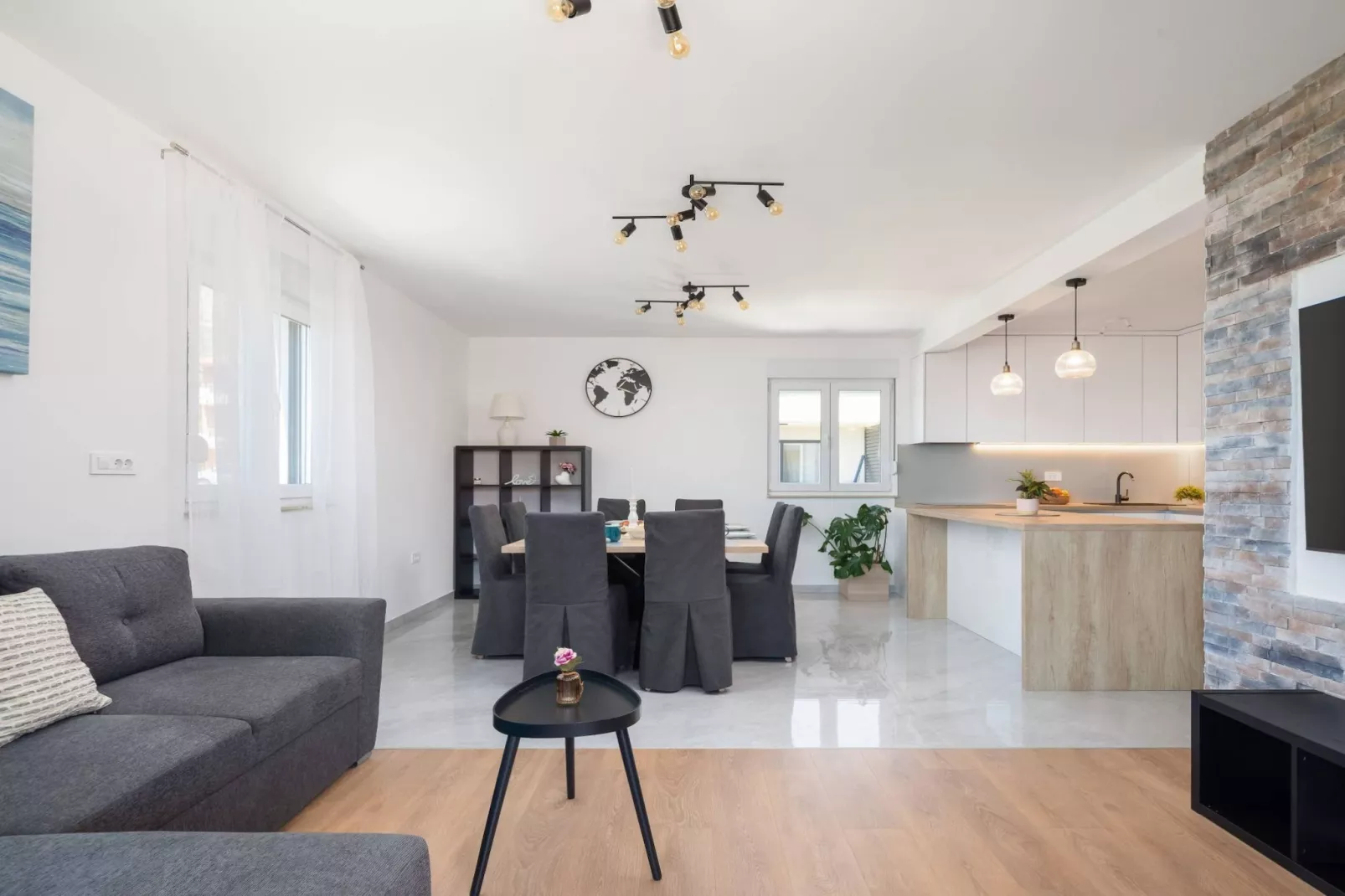 Shimmering Sea Apartment with Terrace - Four Bedroom Apartment with Terrace