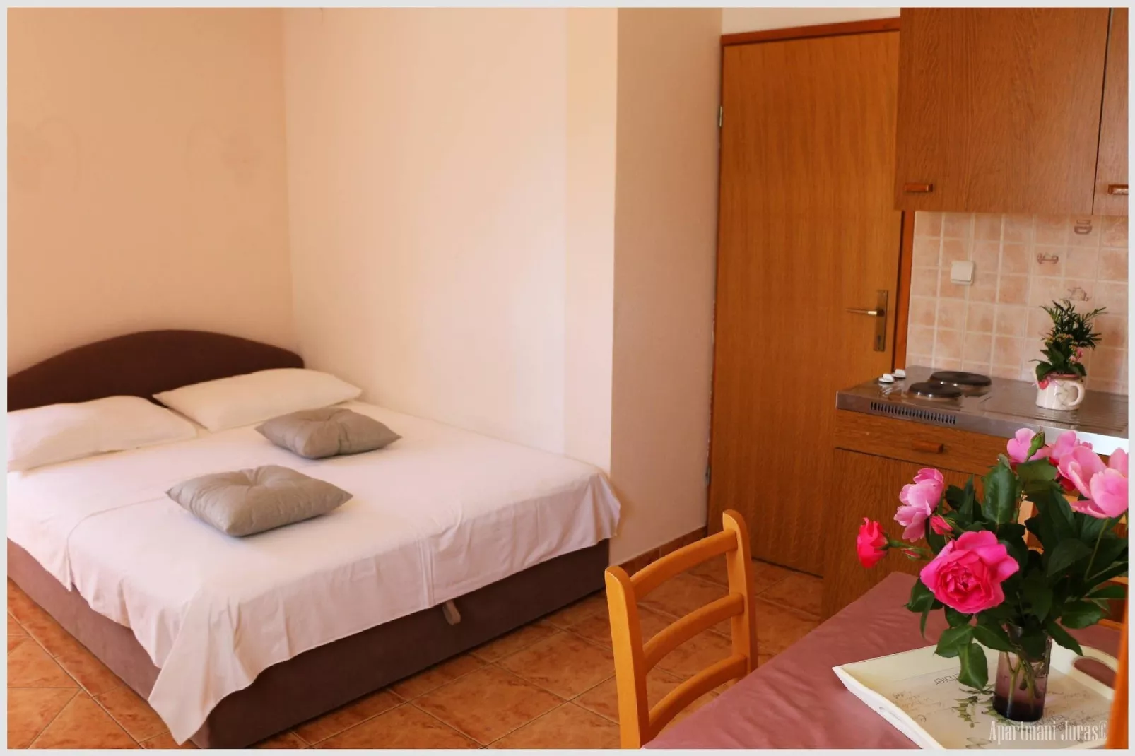 Apartments Juras - Studio Apartment with Balcony and Side Sea View (Tea)