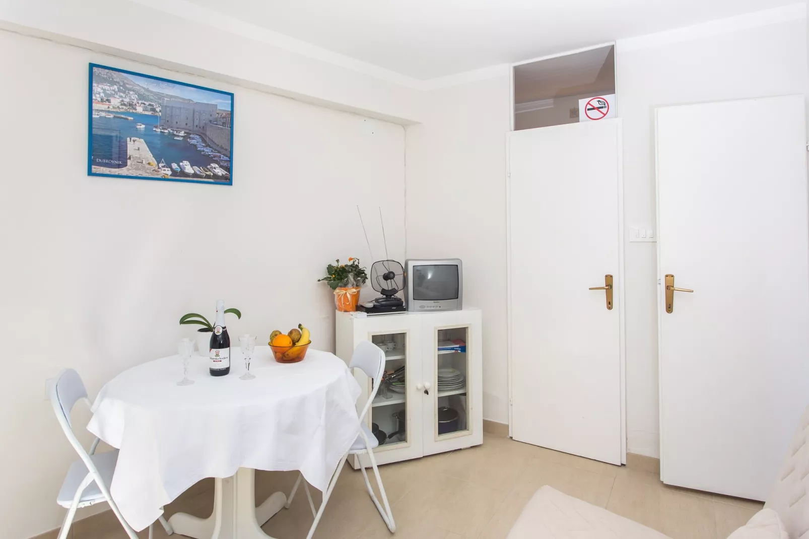 Apartments Ljubimir - Comfort One-Bedroom Apartment with Shared Terrace - Nono