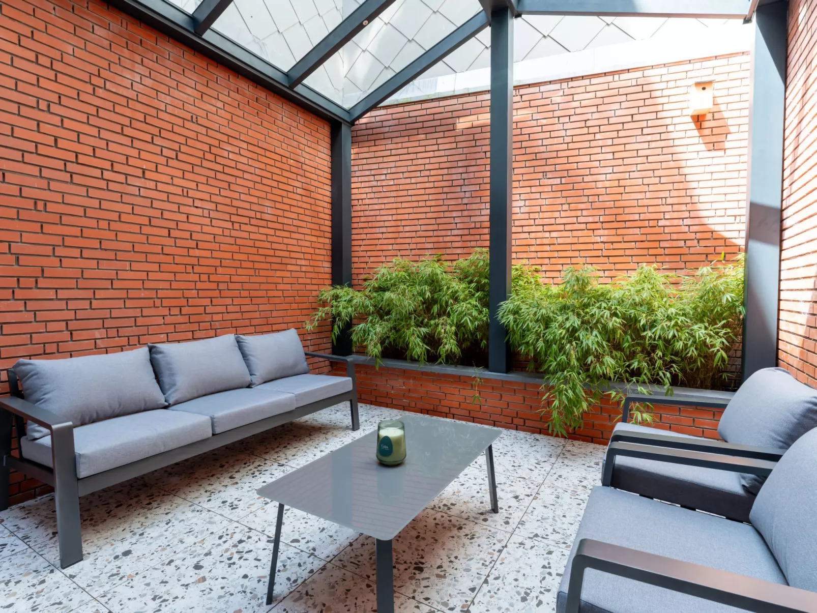 Petit Bordeaux with terrace