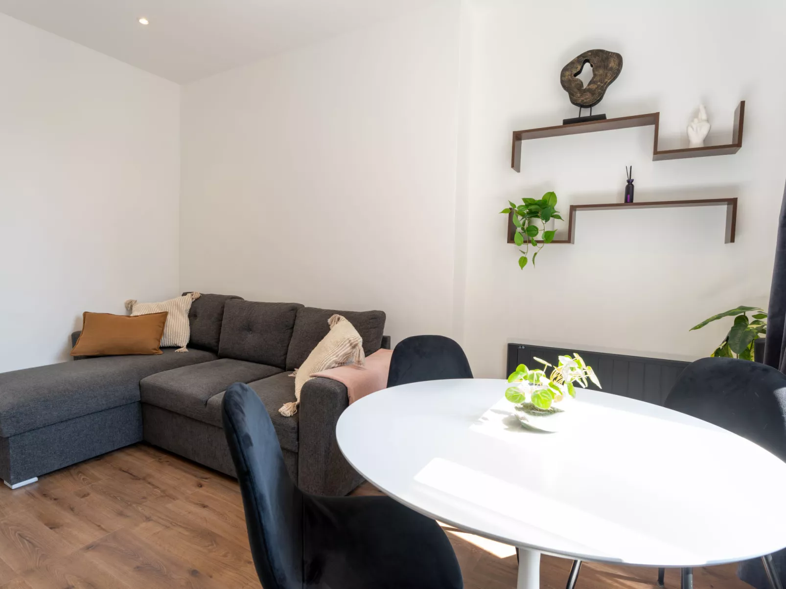 Centrally located "Les Anemones"