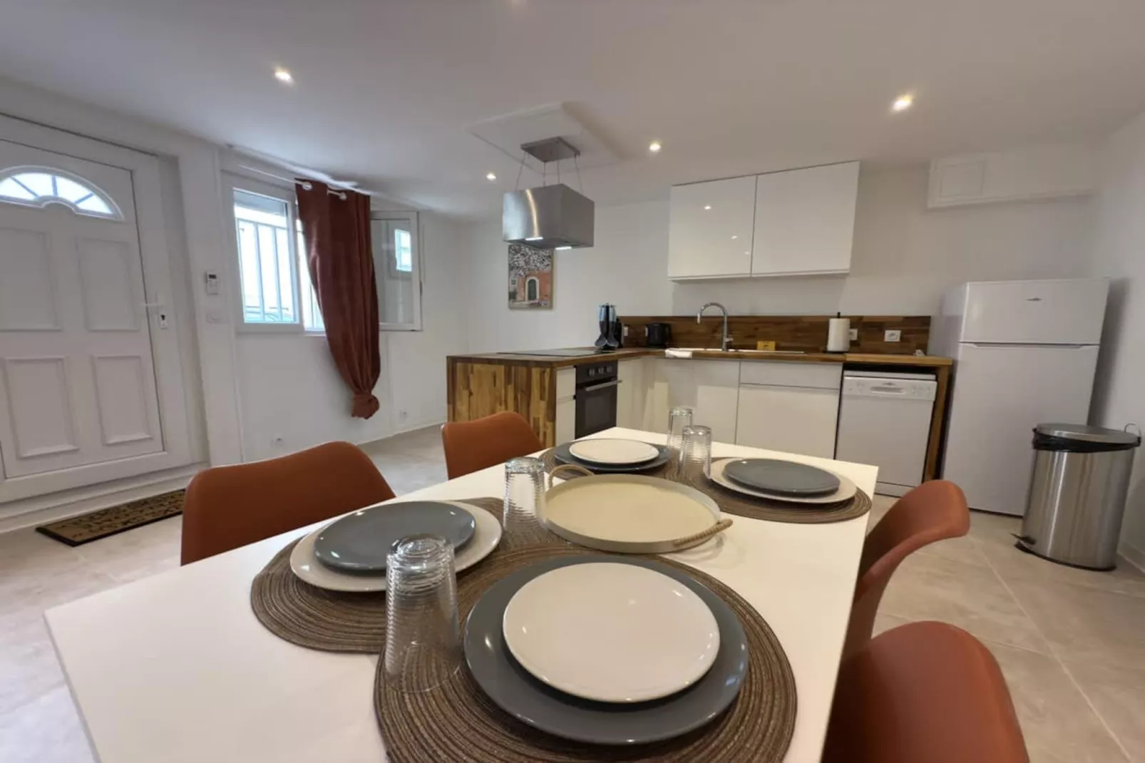 72 La Petite Maison-Eetkamer