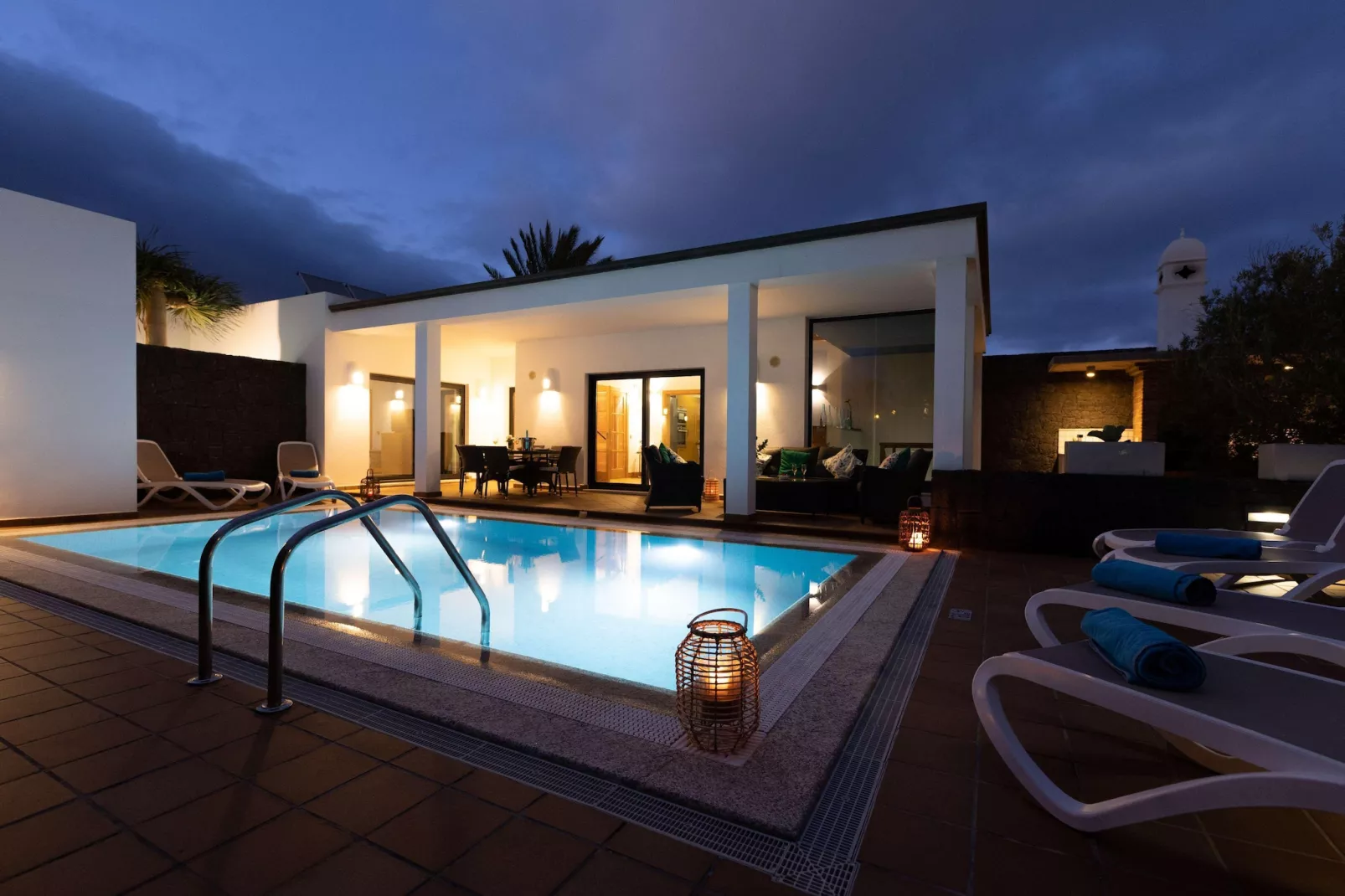 Villa A-Buitenkant zomer