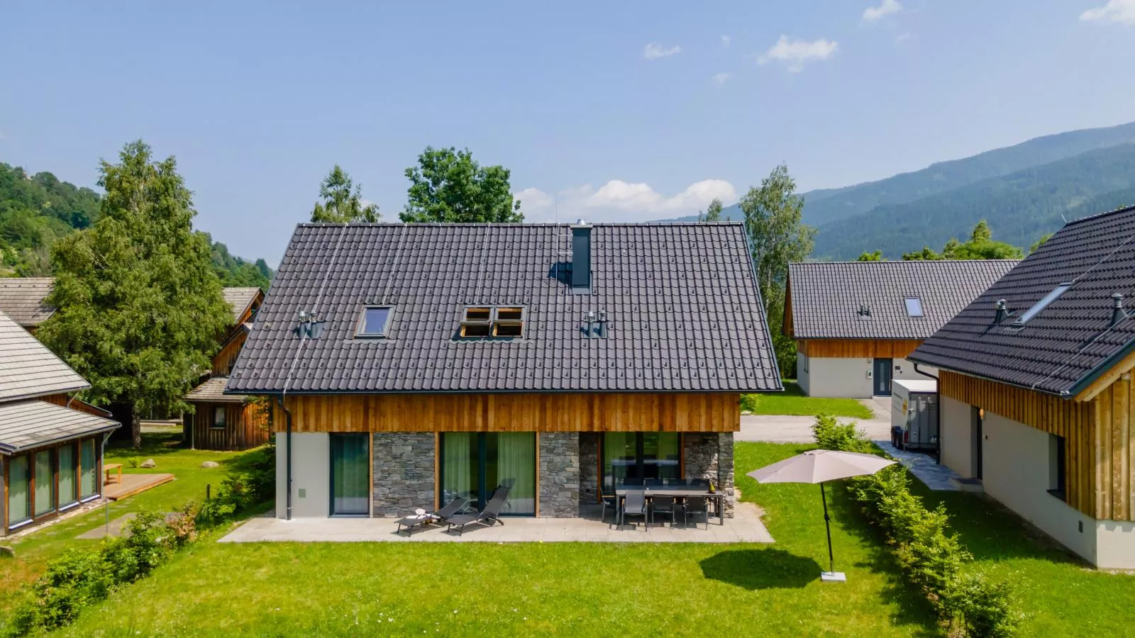Mountain Chalet Alpinchique-Buitenkant zomer